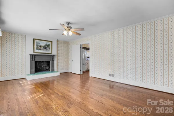 $305,000 | 3335 25th Avenue Northeast, Hickory, NC 28601