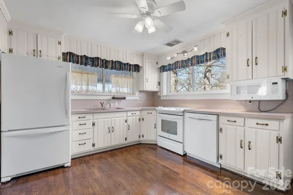 $305,000 | 3335 25th Avenue Northeast, Hickory, NC 28601