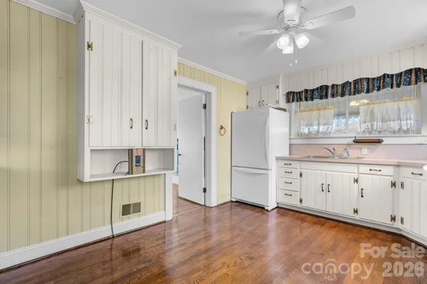 $305,000 | 3335 25th Avenue Northeast, Hickory, NC 28601