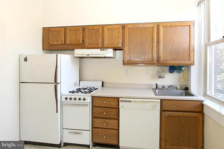 1316 R Street Northwest Washington, DC 20009 - Photo 8 of 30 Kitchen Unit #2