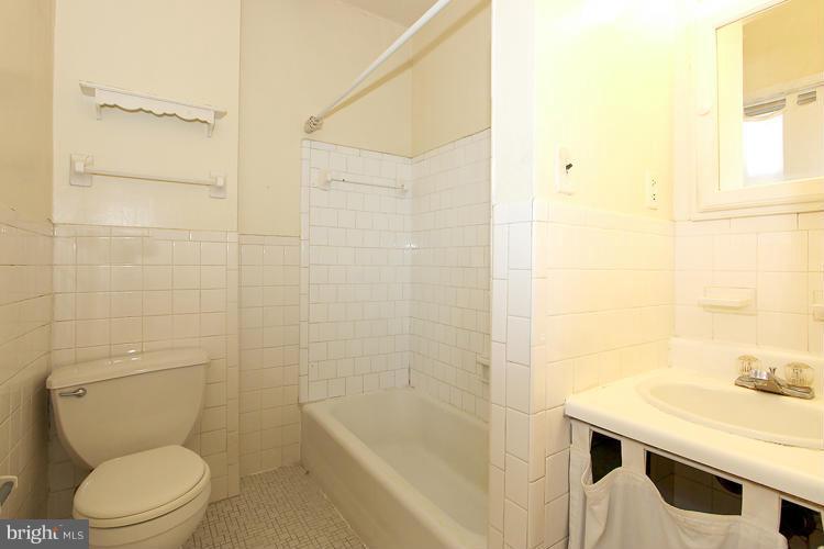 1316 R Street Northwest Washington, DC 20009 - Photo 9 of 30 Bath Unit #2