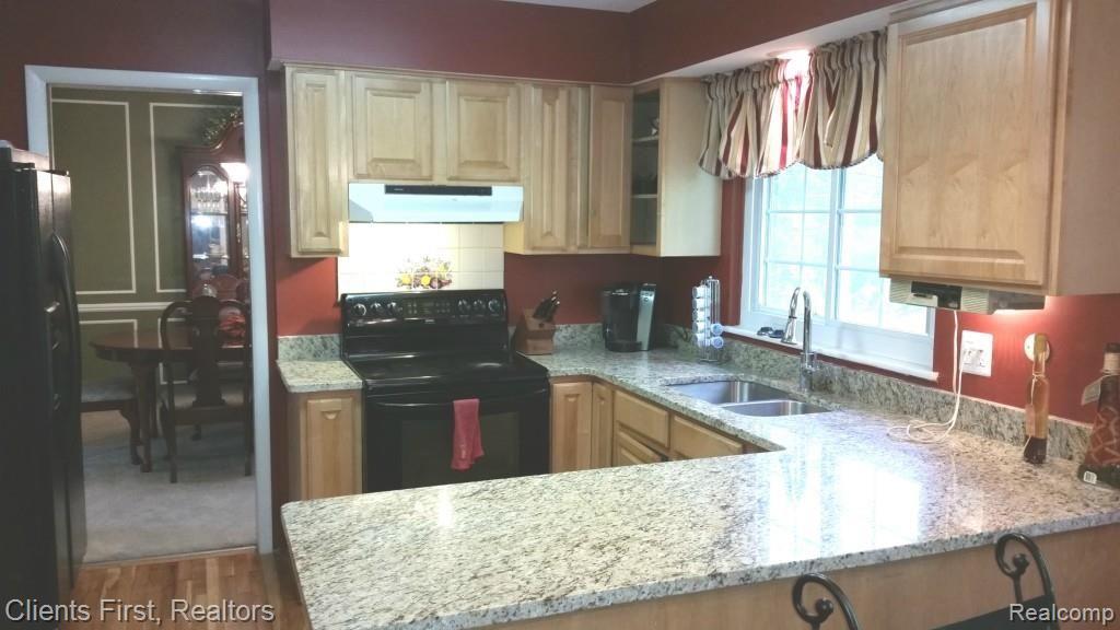 15668 Riverside Street Livonia, MI 48154 - Photo 15 of 33 Gallery Image 15