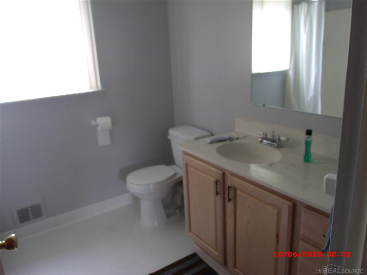 25942 Jeanette Street Roseville, MI 48066 - Photo 10 of 15 31265748-9.JPG