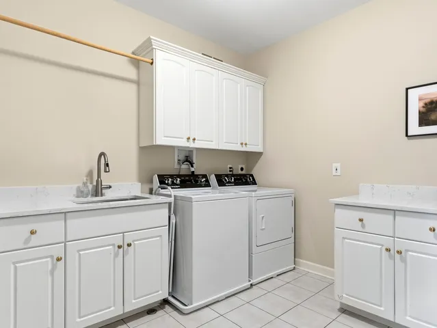 $1,300,000 | 2363 Fawn Lake Circle, Naperville, IL 60564