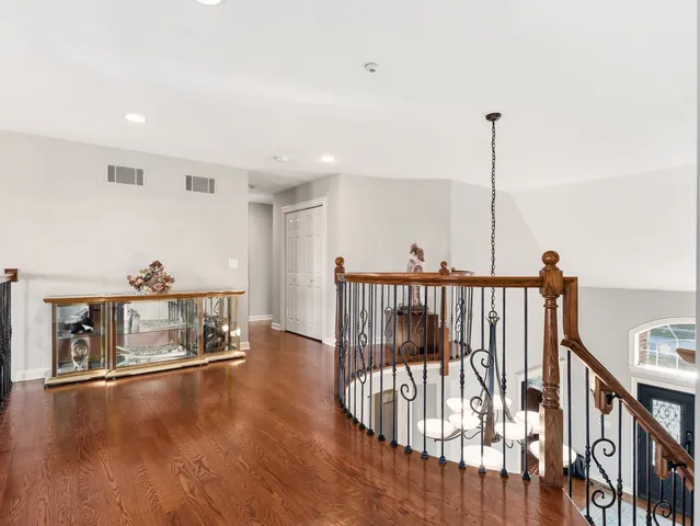 $1,300,000 | 2363 Fawn Lake Circle, Naperville, IL 60564