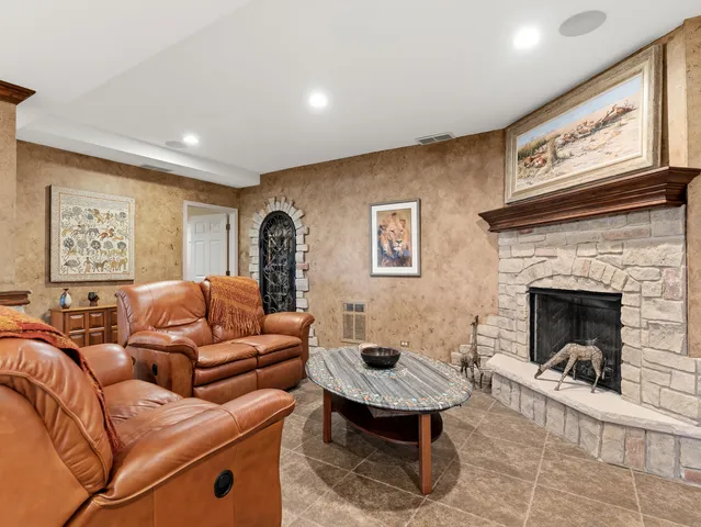 $1,300,000 | 2363 Fawn Lake Circle, Naperville, IL 60564