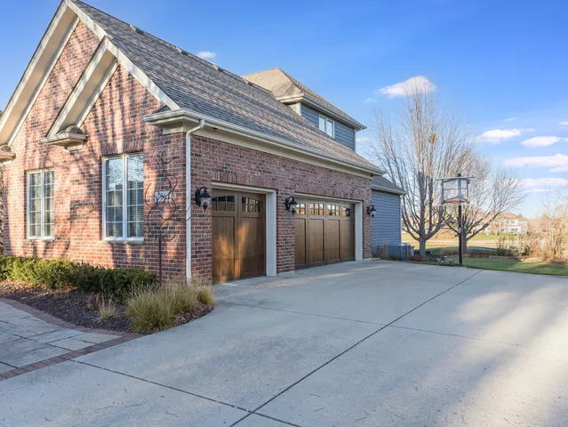 $1,300,000 | 2363 Fawn Lake Circle, Naperville, IL 60564