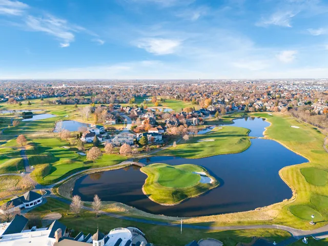 $1,300,000 | 2363 Fawn Lake Circle, Naperville, IL 60564