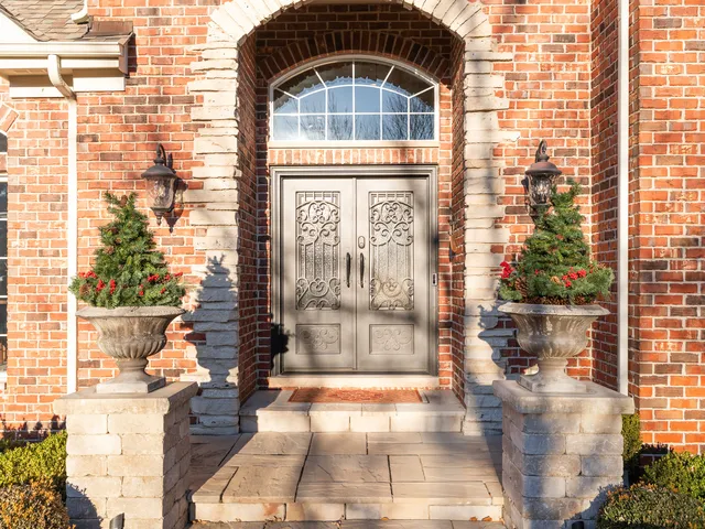 $1,300,000 | 2363 Fawn Lake Circle, Naperville, IL 60564