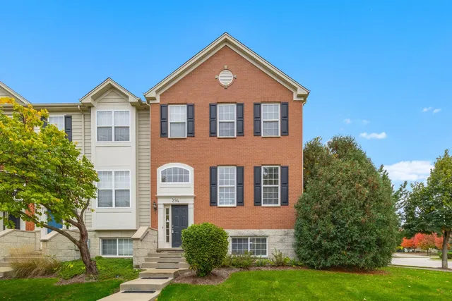 $337,500 | 294 Comstock Drive, Unit 294, Elgin, IL 60124