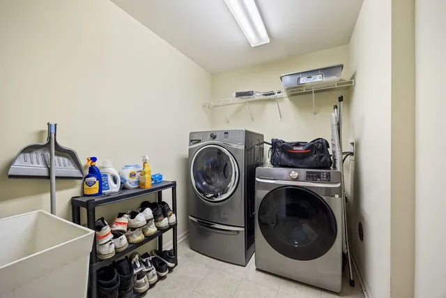 $337,500 | 294 Comstock Drive, Unit 294, Elgin, IL 60124