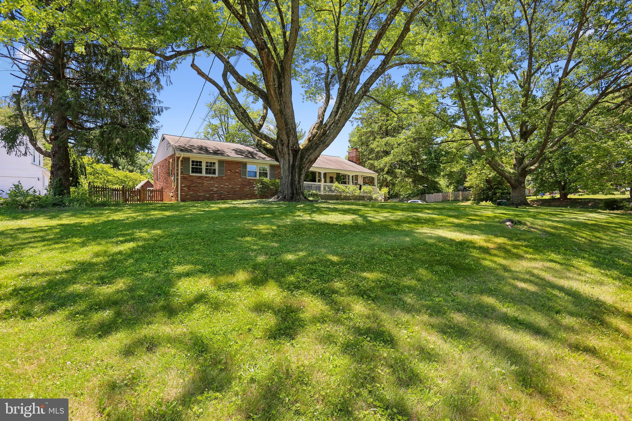 9304 Gue Road Damascus, MD 20872 - Photo 3 of 81 Lovely large front yard