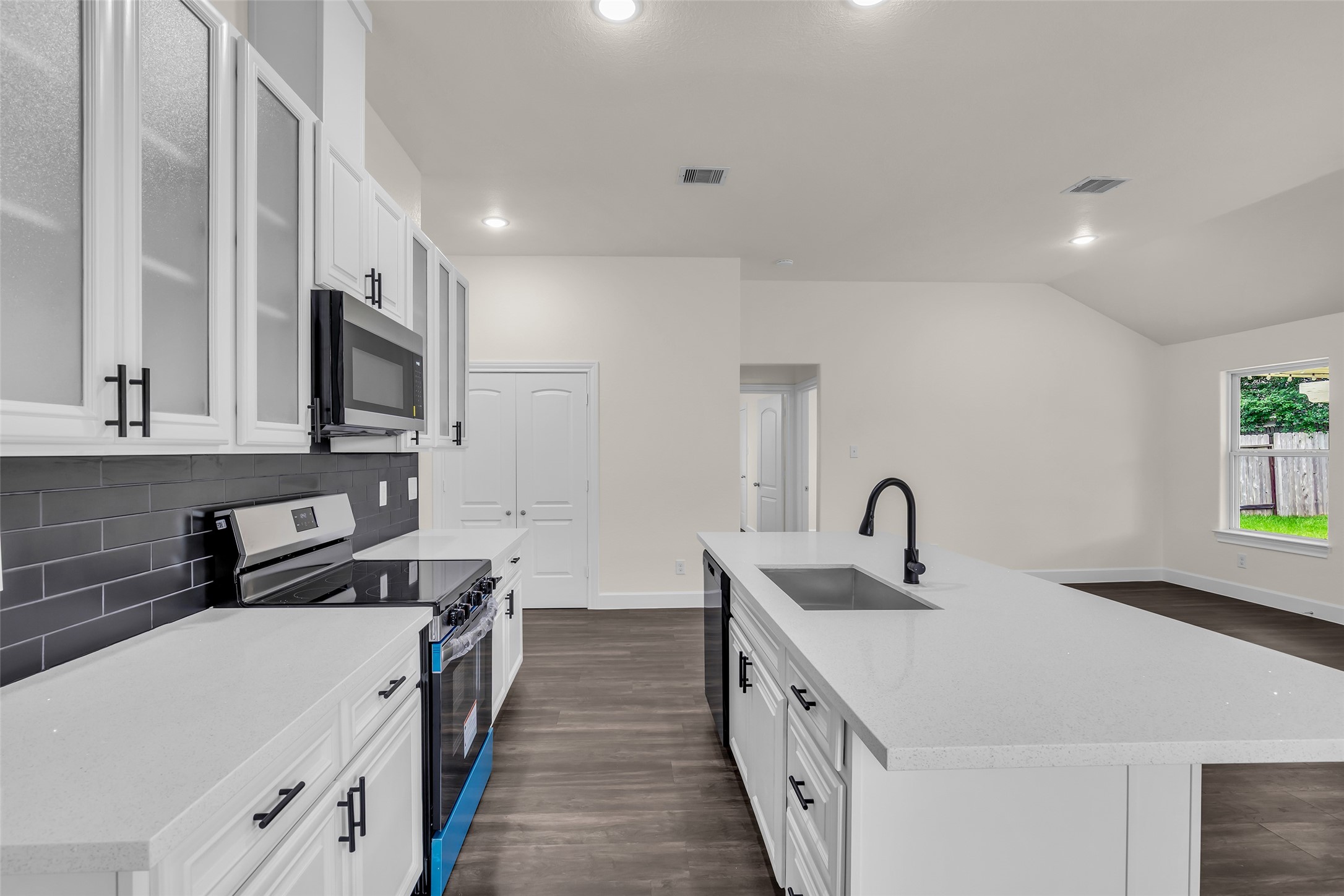 11919 Prosperity Point Drive Houston, TX 77048 - Photo 15 of 25