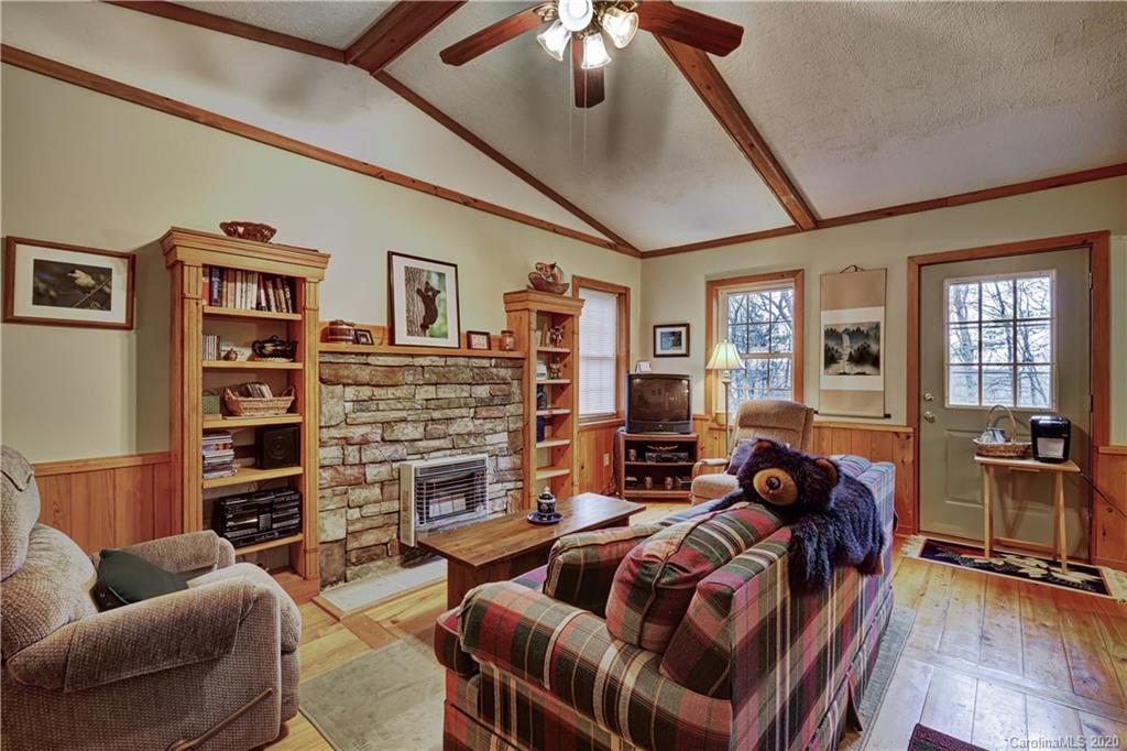 207 Perigee Road Cashiers, NC 28717 - Photo 3 of 24 Gallery Image 3