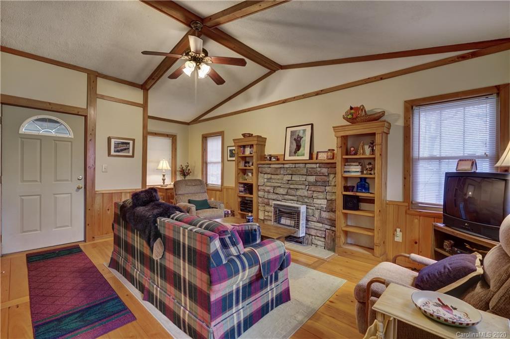 207 Perigee Road Cashiers, NC 28717 - Photo 4 of 24 Gallery Image 4