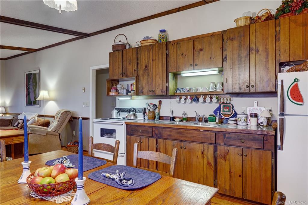 207 Perigee Road Cashiers, NC 28717 - Photo 5 of 24 Gallery Image 5