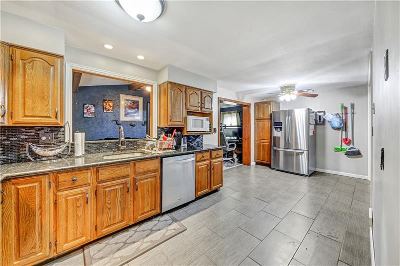803 Lindsay Road Carnegie, PA 15106 - Photo 12 of 24 Gallery Image 12