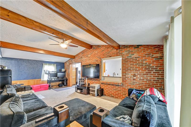 803 Lindsay Road Carnegie, PA 15106 - Photo 16 of 24 Gallery Image 16