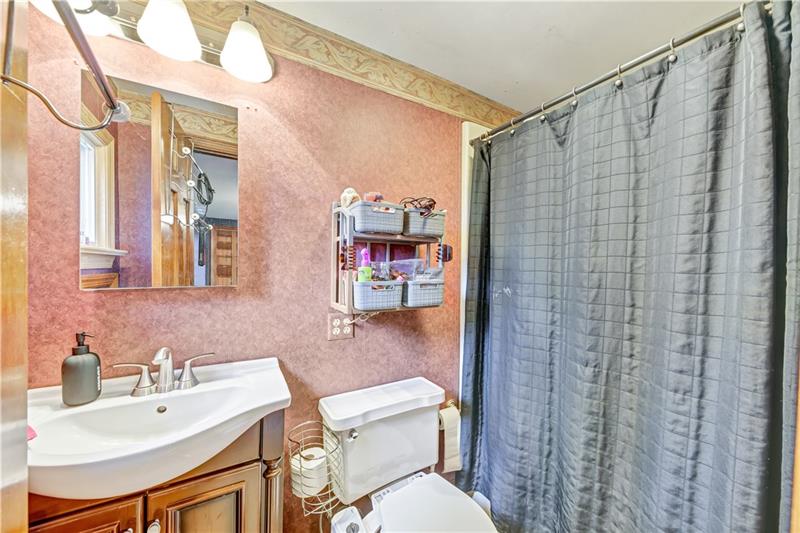 803 Lindsay Road Carnegie, PA 15106 - Photo 20 of 24 Gallery Image 20