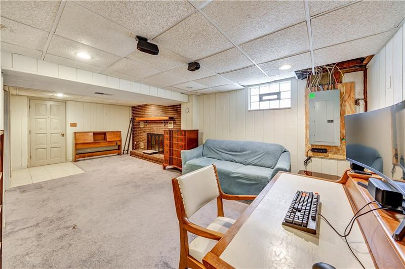 803 Lindsay Road Carnegie, PA 15106 - Photo 21 of 24 Gallery Image 21