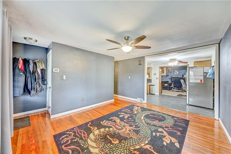 803 Lindsay Road Carnegie, PA 15106 - Photo 4 of 24 Gallery Image 4