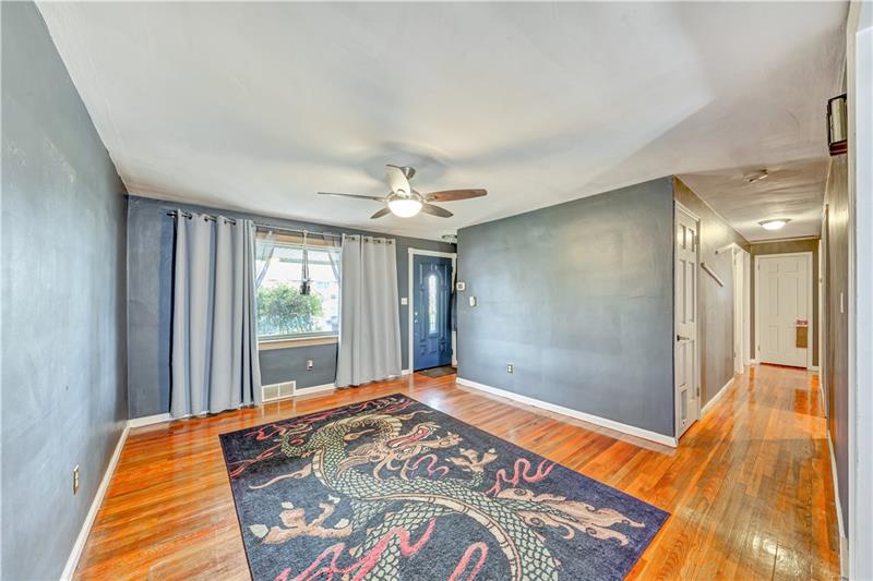 803 Lindsay Road Carnegie, PA 15106 - Photo 5 of 24 Gallery Image 5