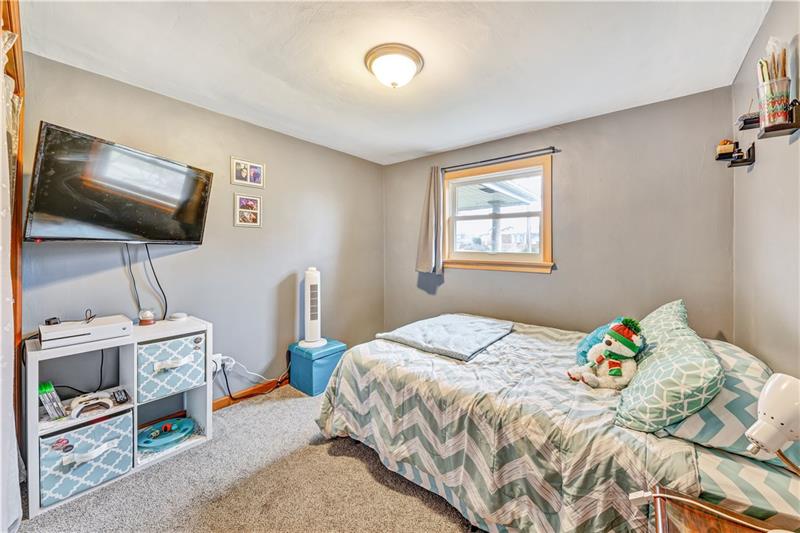 803 Lindsay Road Carnegie, PA 15106 - Photo 6 of 24 Gallery Image 6
