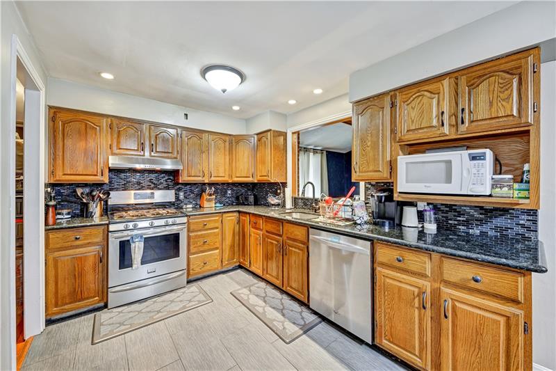 803 Lindsay Road Carnegie, PA 15106 - Photo 7 of 24 Gallery Image 7