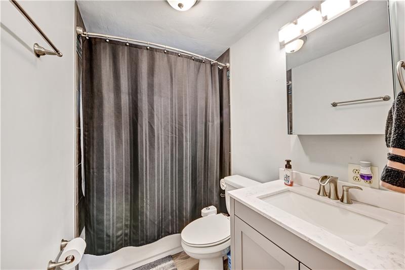 803 Lindsay Road Carnegie, PA 15106 - Photo 8 of 24 Gallery Image 8