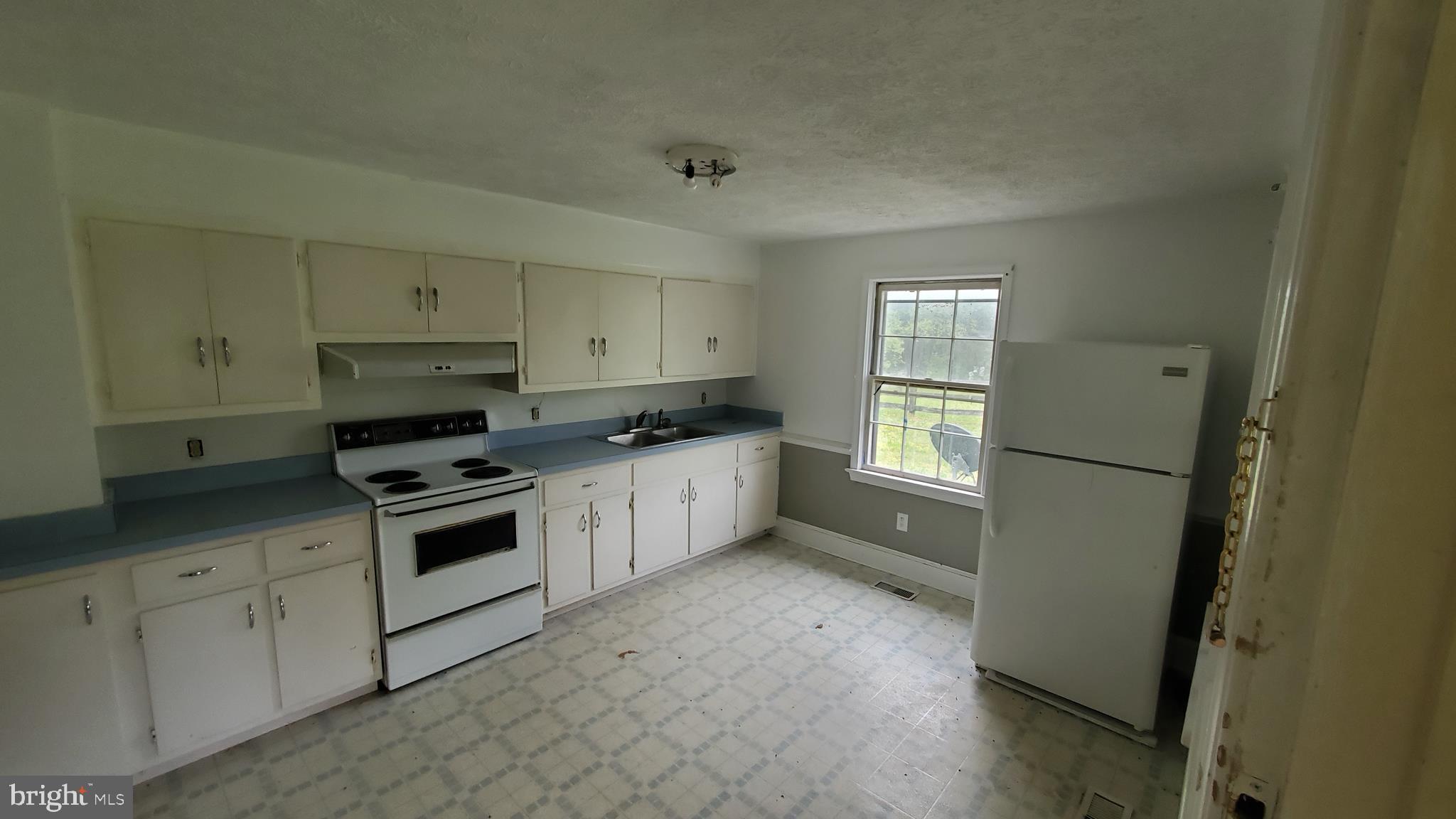 spacious kitchen
