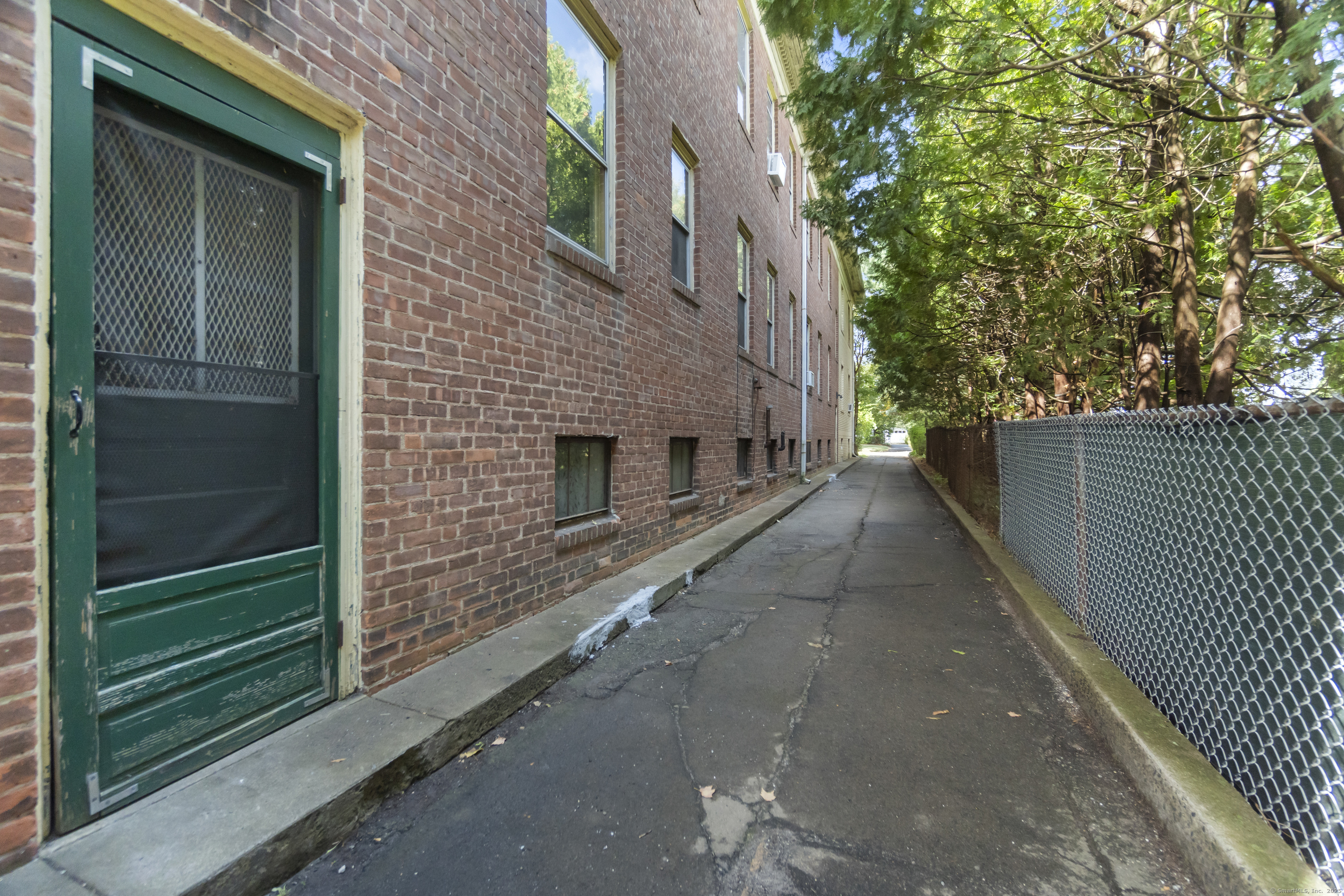 55 Marvel Road New Haven, CT 06515 - Photo 38 of 40 Driveway