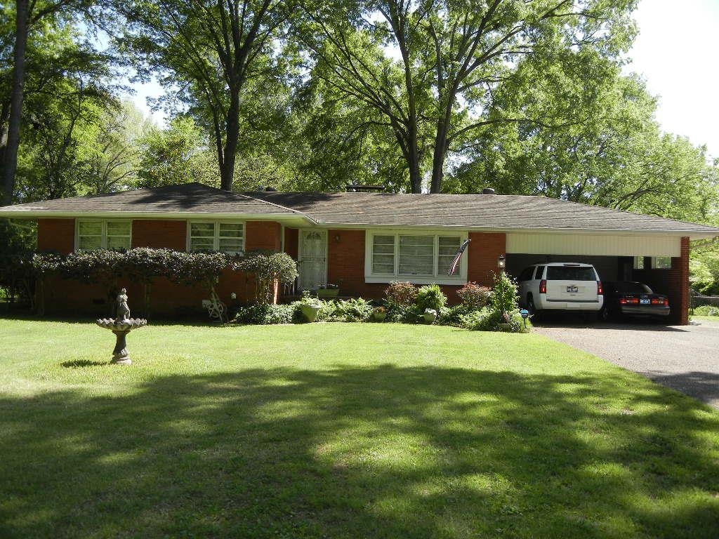 6469 Patmore Road Memphis, TN 38134 - Photo 1 of 27 Brick 3 beds, 2 baths, living room, 34x15 den, applianes