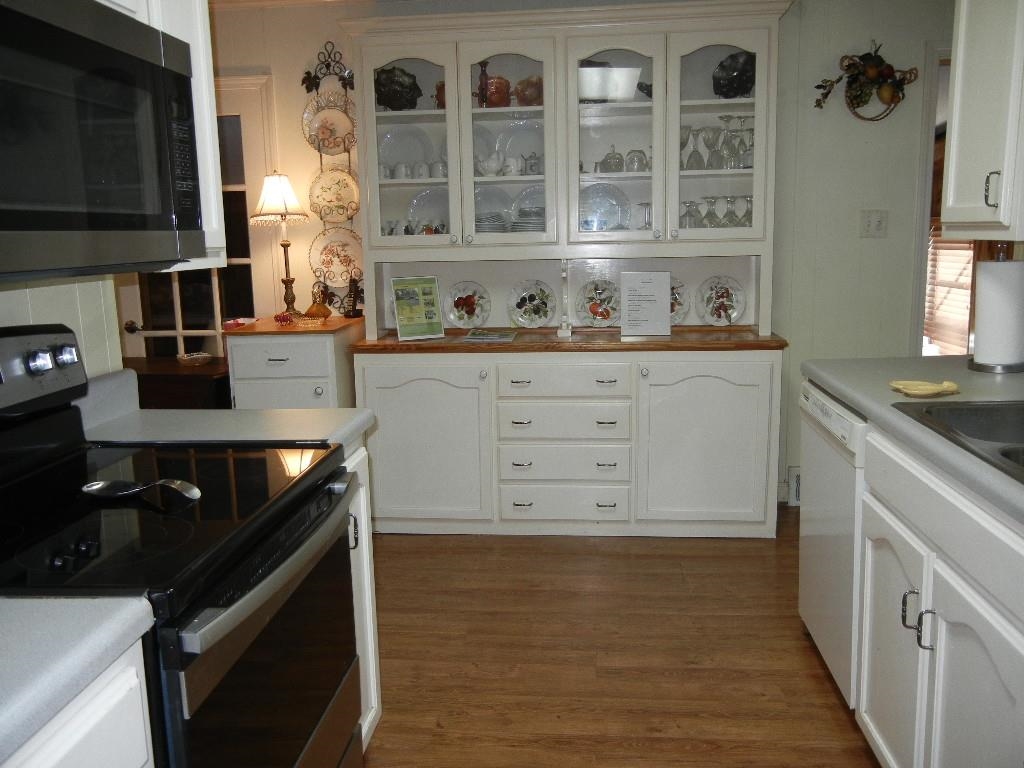 6469 Patmore Road Memphis, TN 38134 - Photo 7 of 27 Frig, electric stove, microwave, dishwasher. Stay