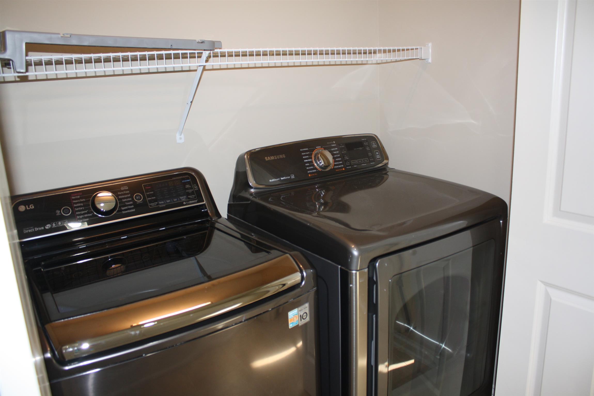 3620 Guthrie Road Clarksville, TN 37043 - Photo 23 of 30 a utility room with dryer and washer