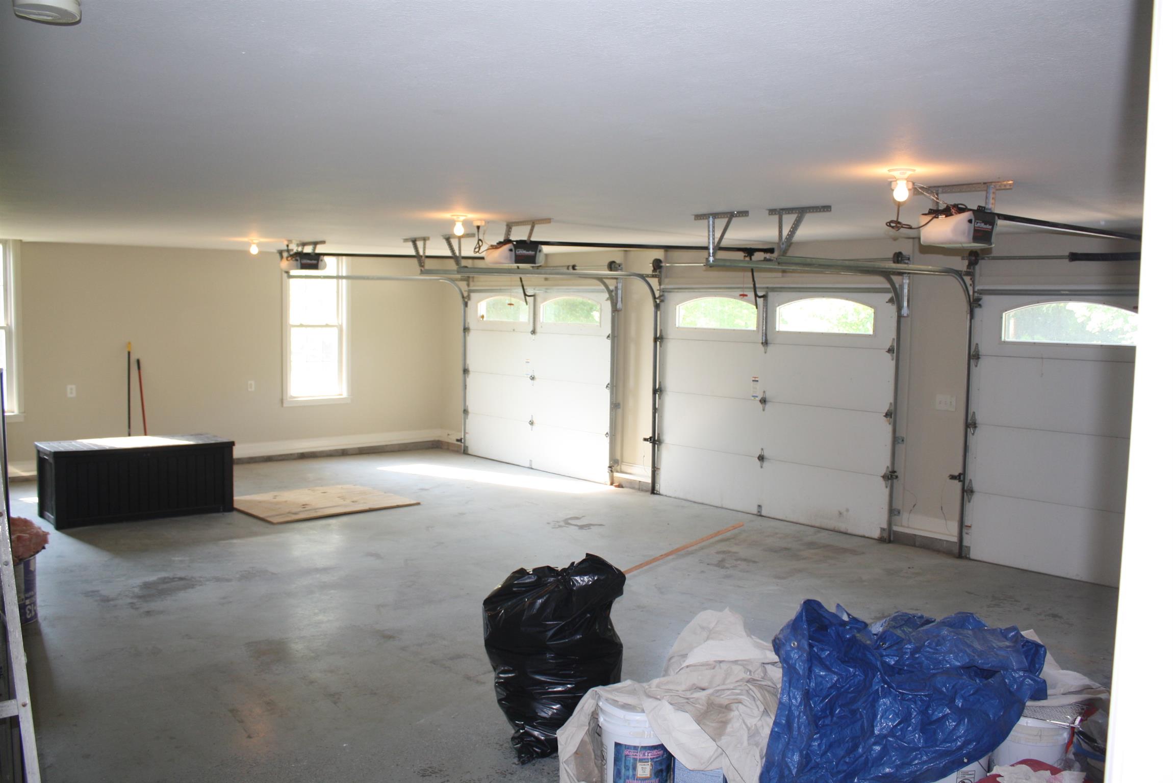 3620 Guthrie Road Clarksville, TN 37043 - Photo 24 of 30 a living room with furniture and a ceiling fan