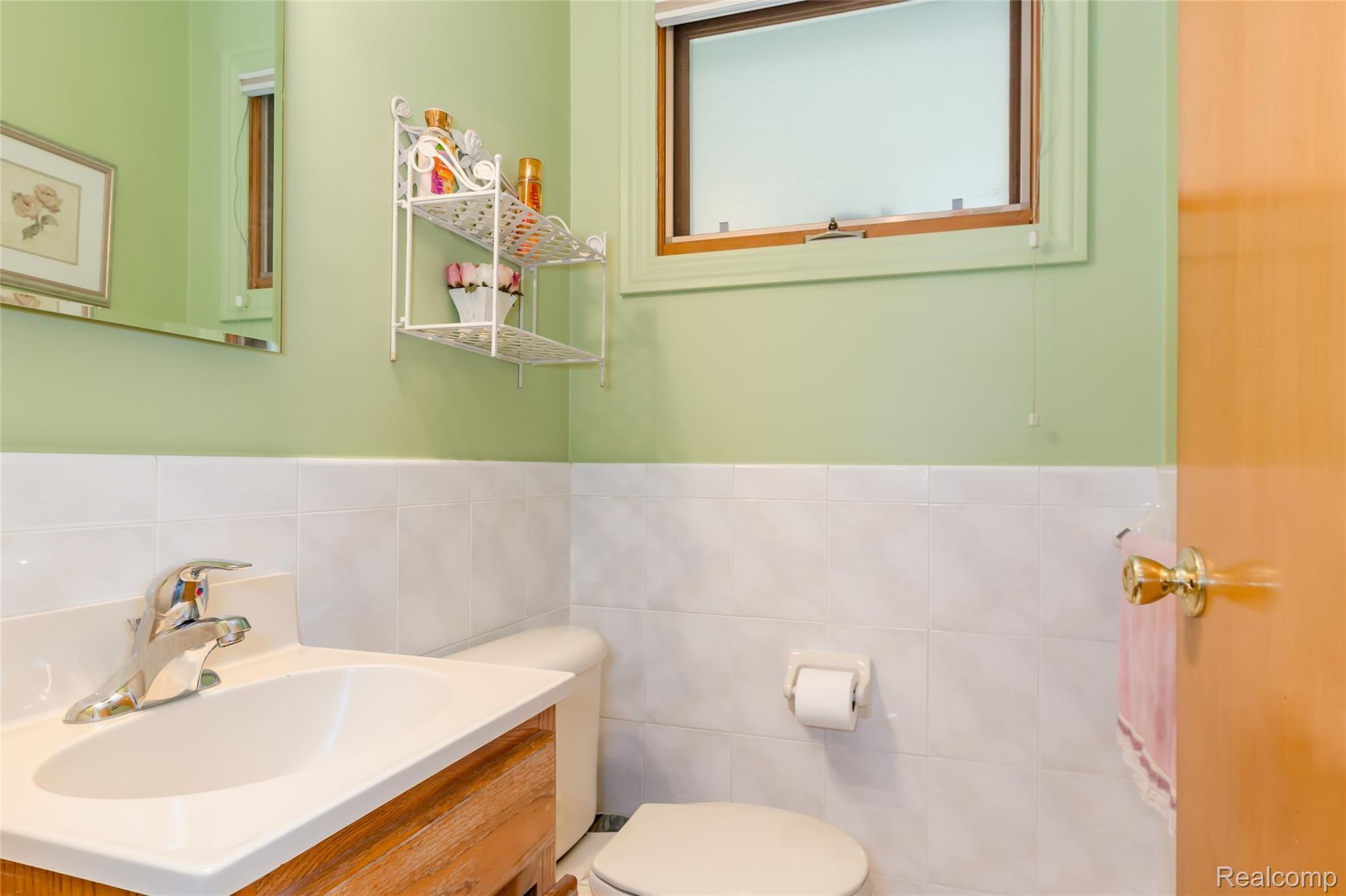 11056 Racine Road Warren, MI 48093 - Photo 14 of 24 14.jpg