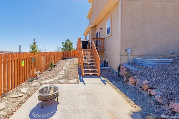 a view of entryway and hall