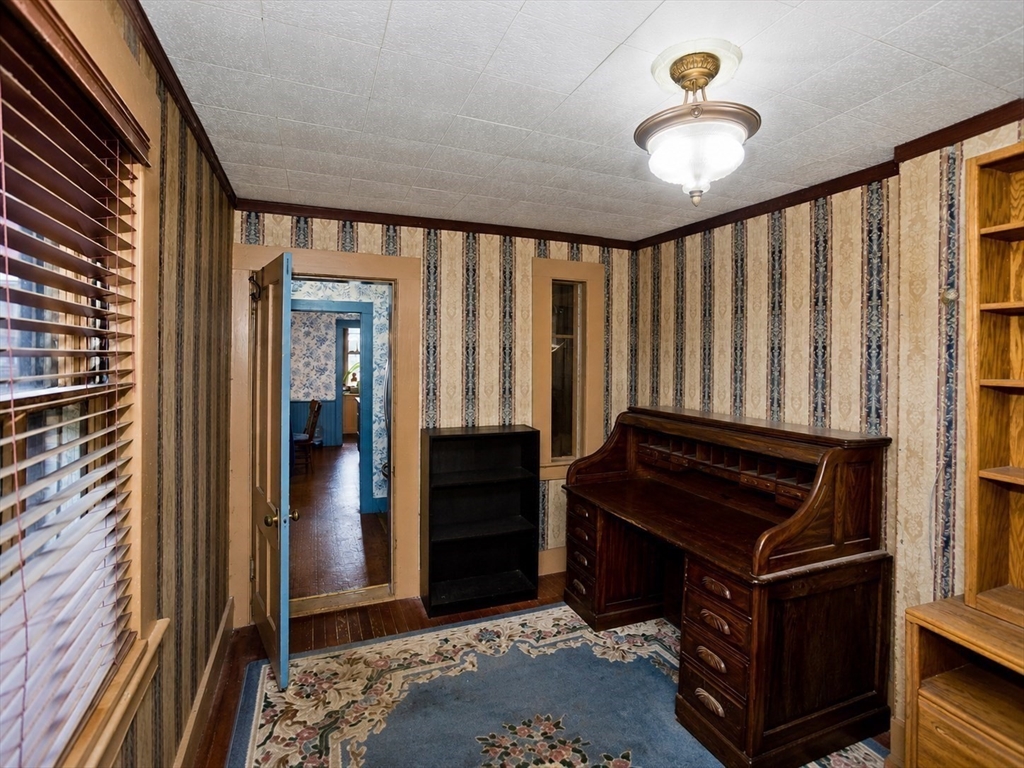 2 Crescent Hill Springfield, MA 01105 - Photo 11 of 42