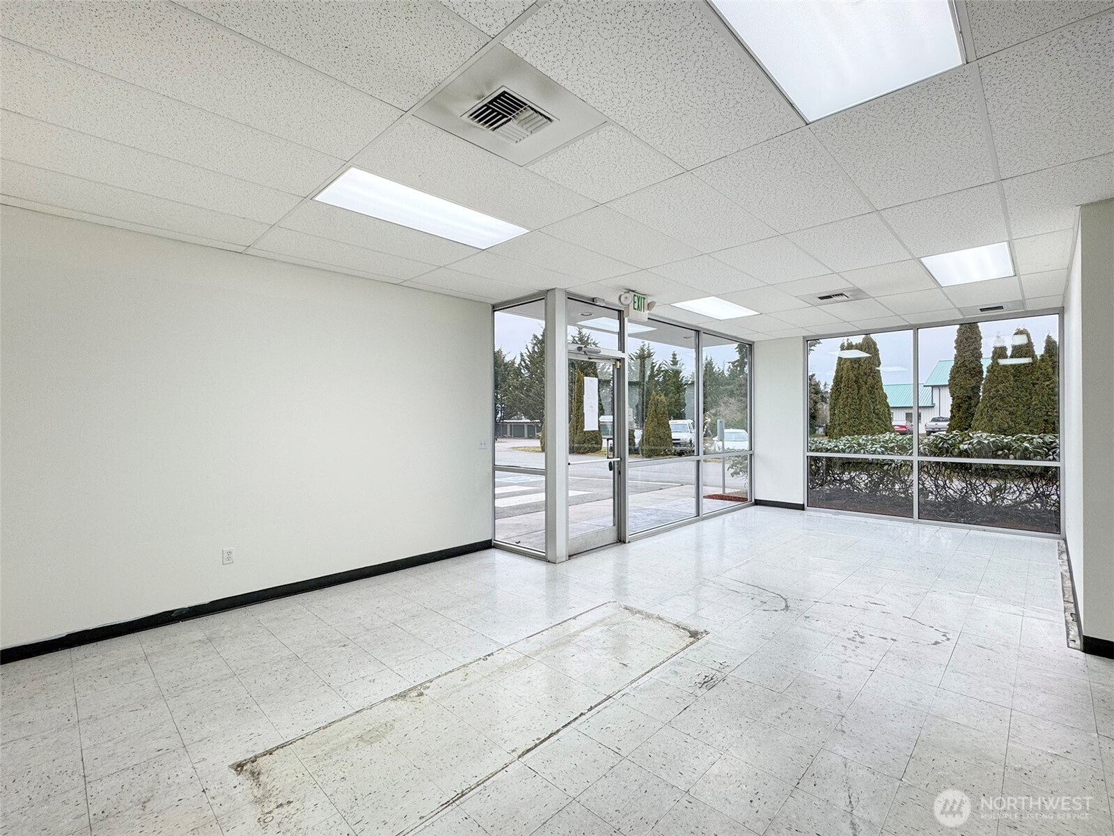 301 Business Park Loop Carlsborg, WA 98382 - Photo 13 of 36 a view of an empty room with a stove