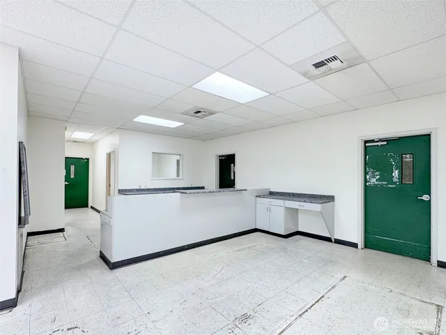 a view of a livingroom with a workspace