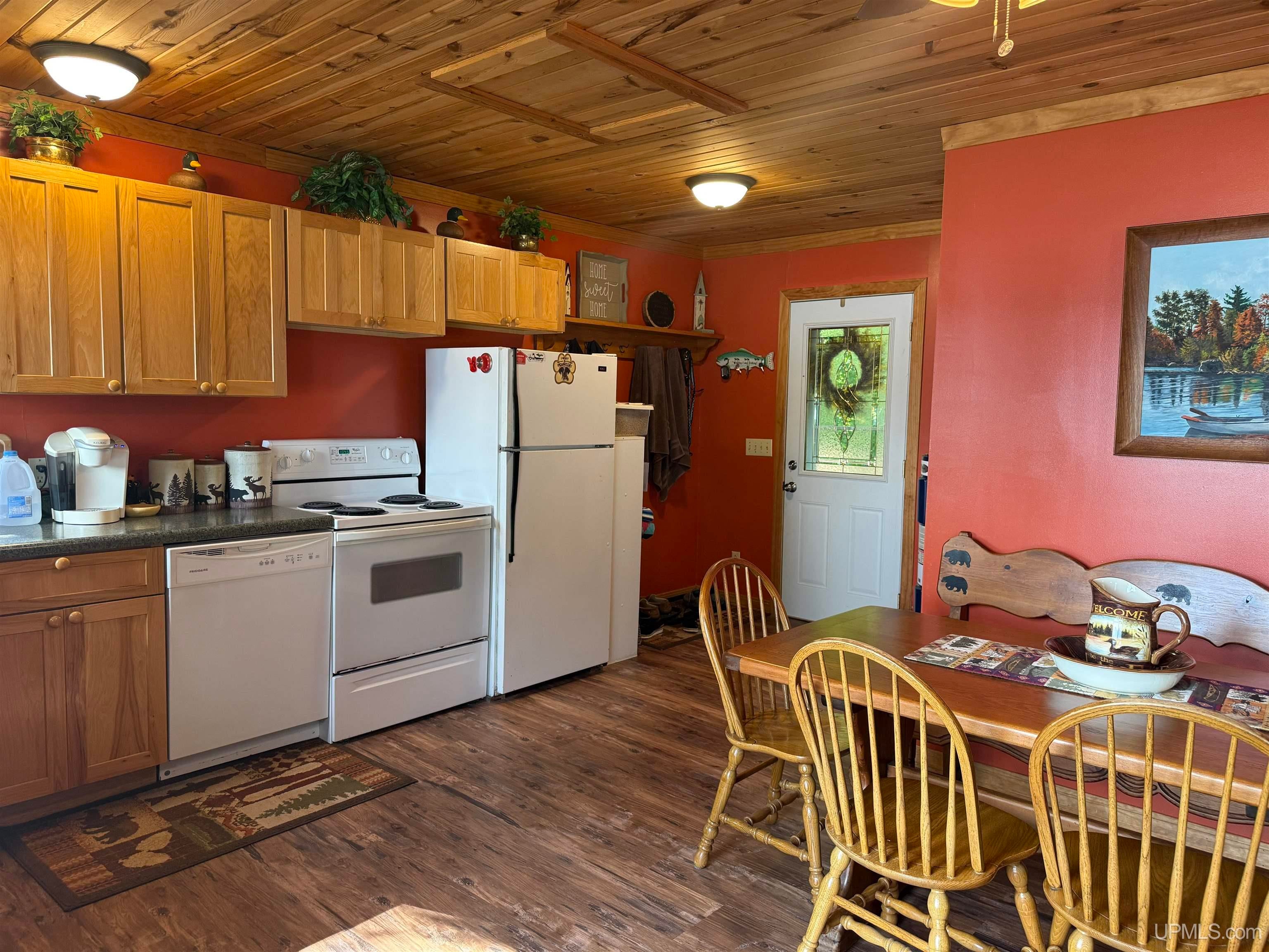 N3820 Hayward Road Munising, MI 49862 - Photo 7 of 45 Gallery Image 7