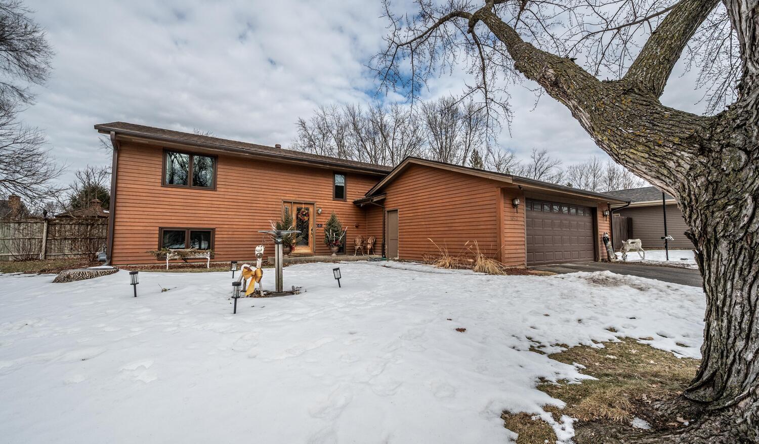 10512 Quebec Road Bloomington, MN 55438 - Photo 1 of 38 Gallery Image 1