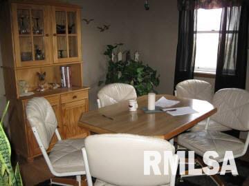 831 Boone Street Road Sandoval, IL 62882 - Photo 5 of 8