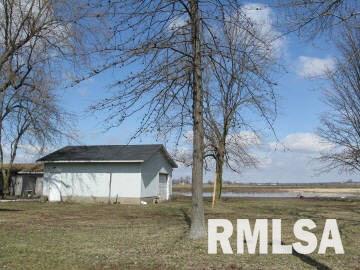 831 Boone Street Road Sandoval, IL 62882 - Photo 6 of 8