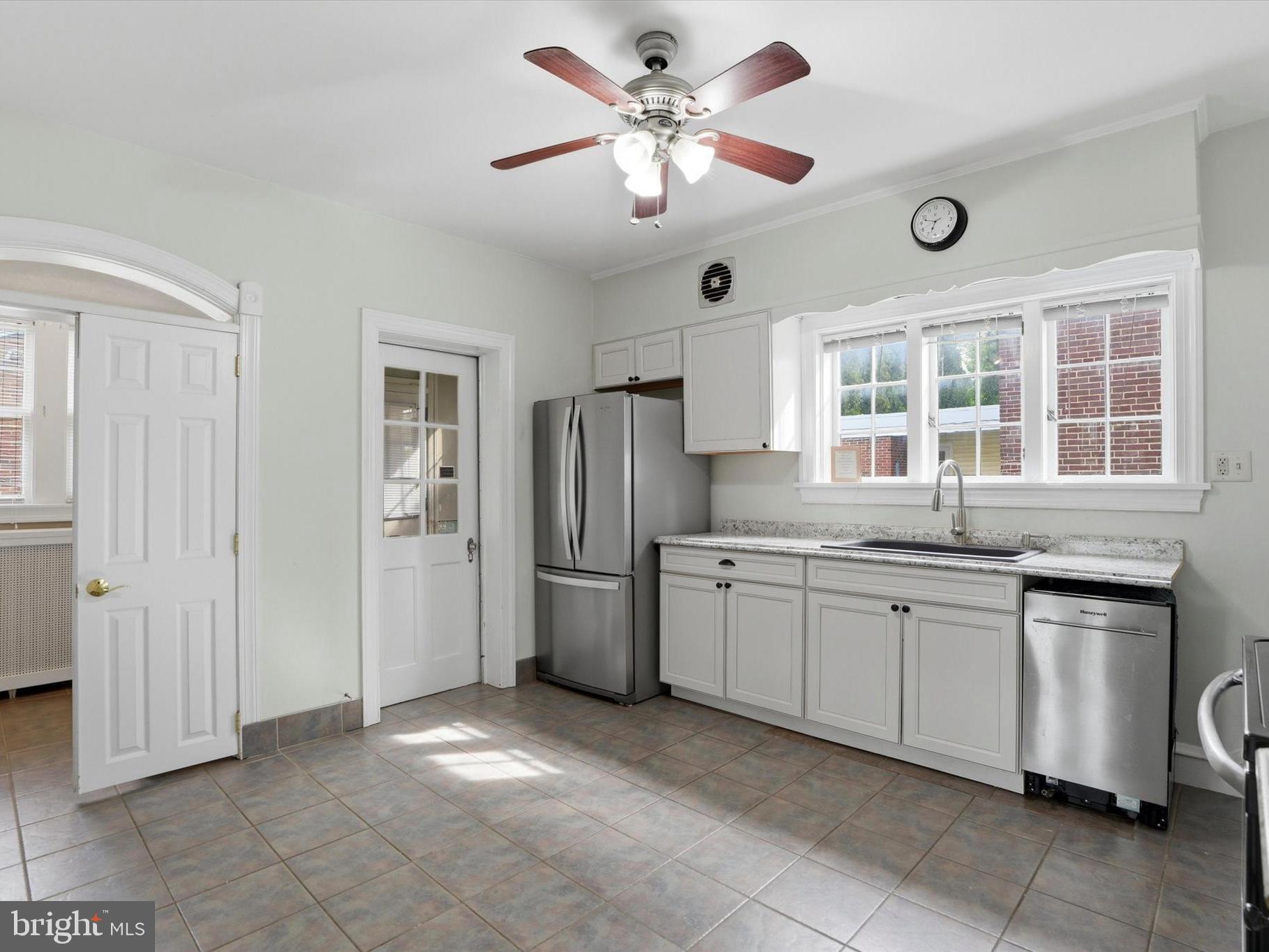 401 West Lancaster Avenue Shillington, PA 19607 - Photo 13 of 47 Kitchen