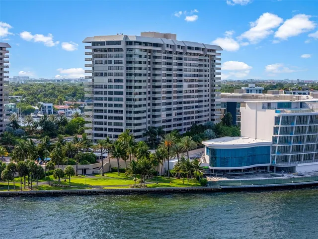 a view of a swimming pool of the house