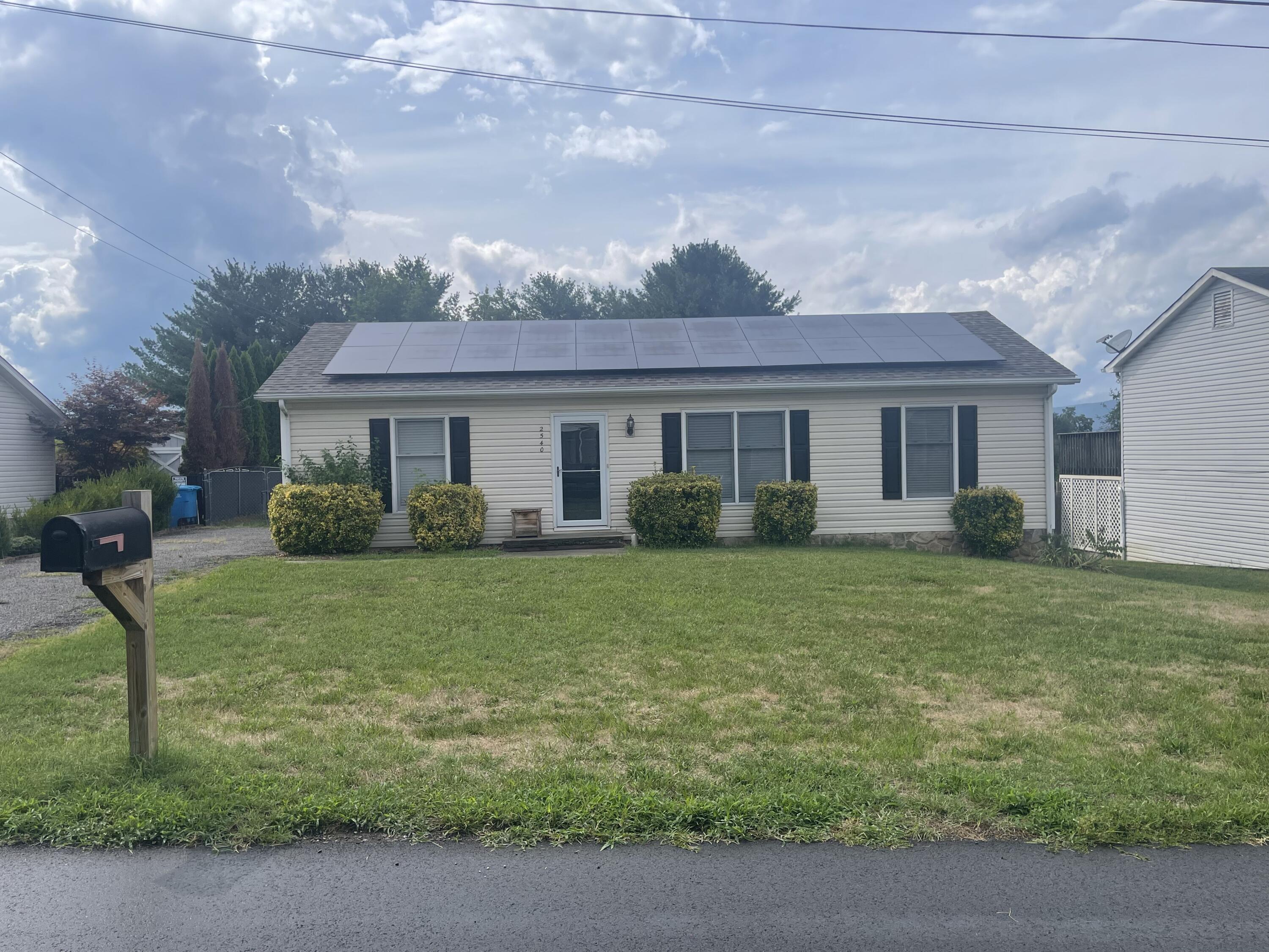 2540 Radford Road Northeast Roanoke, VA 24012 - Photo 2 of 18 IMG_3833