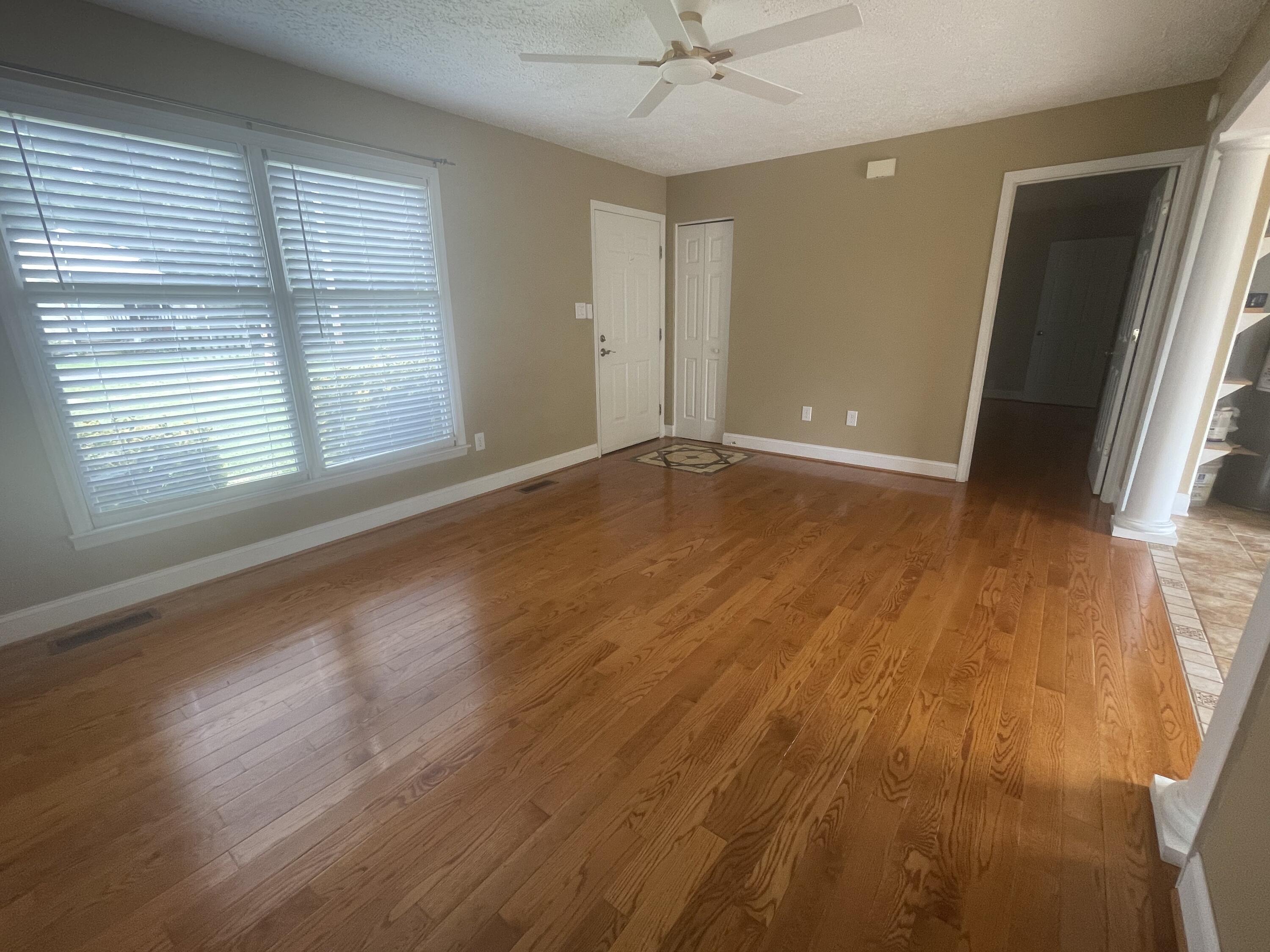 2540 Radford Road Northeast Roanoke, VA 24012 - Photo 5 of 18 IMG_3836