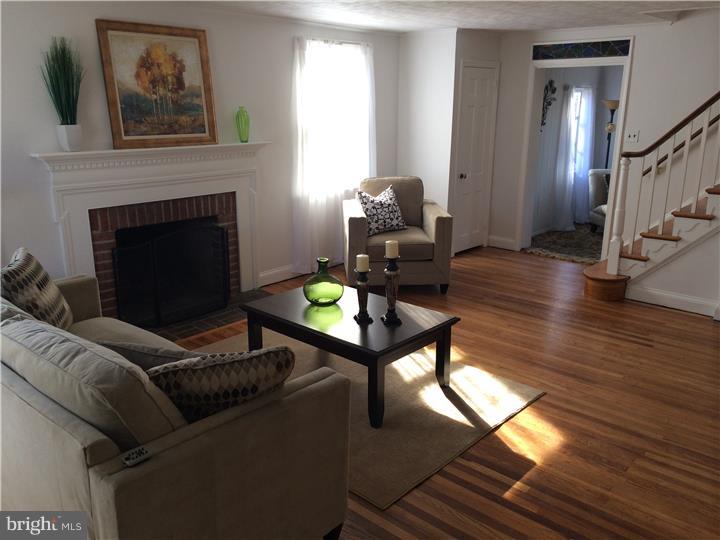 318 Ridgewood Road Springfield, PA 19064 - Photo 7 of 24 Living Room