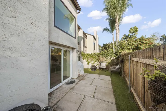 a view of a pathway along a building